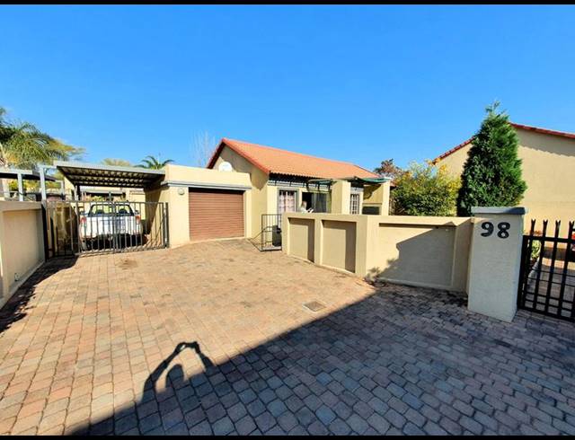 2 BEDROOM TOWNHOUSE FOR SALE IN ANNLIN